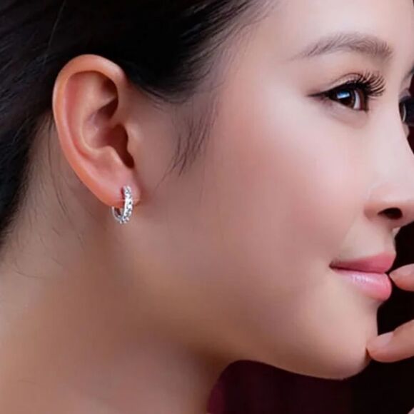 The Dainty Hoop Earring in 925 silver with cubic zirconia - Picture 7 of 8